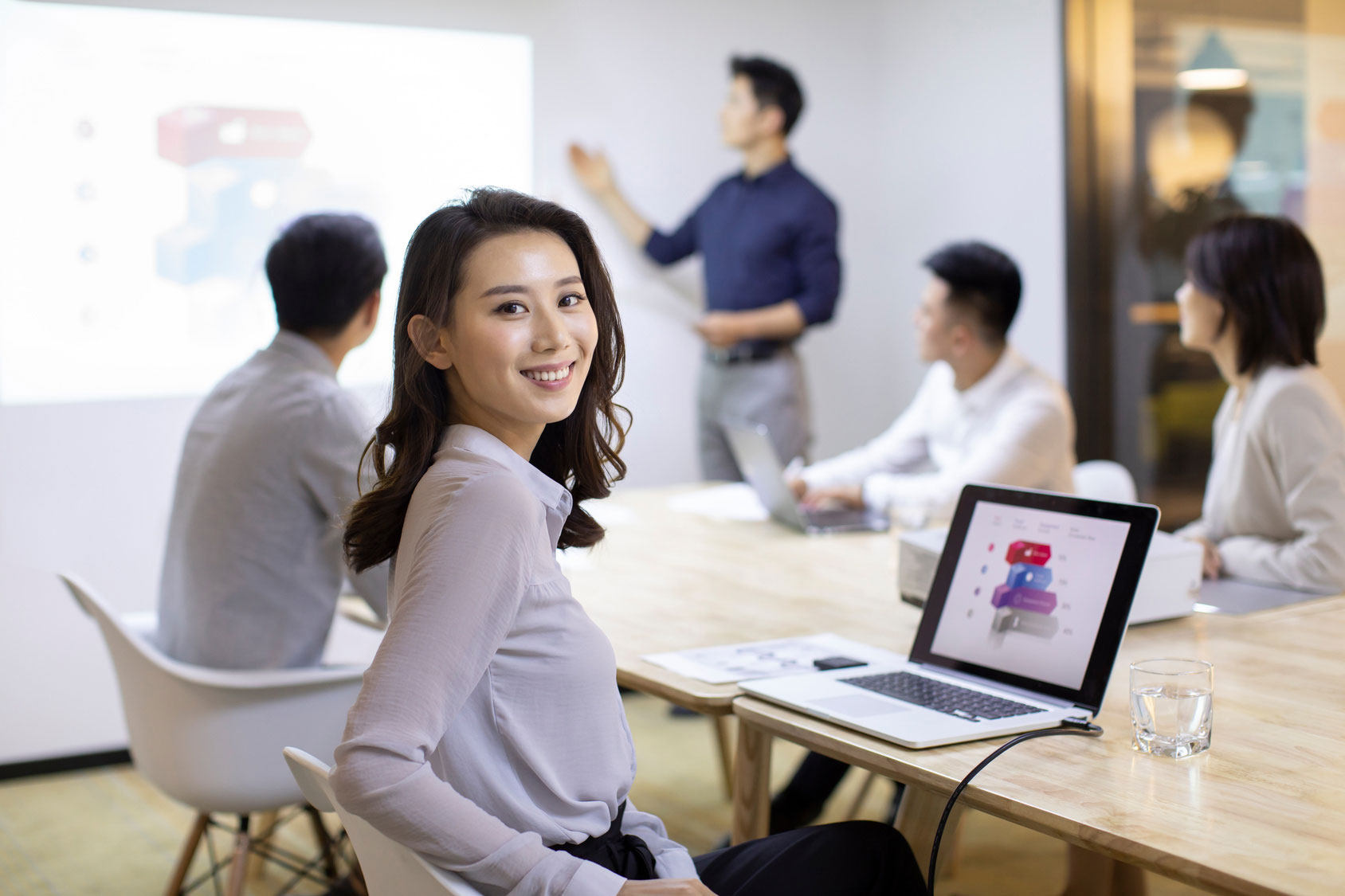 Ihr Weg zu beeindruckenden Präsentationen: 
PowerPoint Intensivseminar für Fortgeschrittene
Ideal für Assistenz, Marketing, Vertrieb und Beratung, Wenn Sie Ihre Kompetenz in der Erstellung anspruchsvoller Präsentationen mit Microsoft PowerPoint verbessern möchten, dann ist unser Aufbauseminar für Sekretariat, Assistenz, Marketing, Vertrieb und Beratung genau das Richtige für Sie.